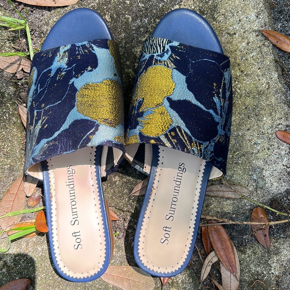 Soft Surroundings Navy & Burnished Gold Thread Floral Brocade Slide Sandals Sz 8